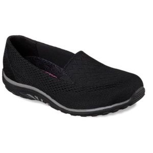 NWOT Woman’s Skechers relaxed fit slip ons